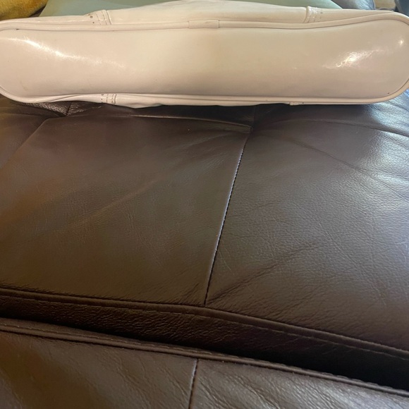 Y2K Nike Green and White Crossbody Square Duffel Bag for Versatile Use - Picture 6 of 13